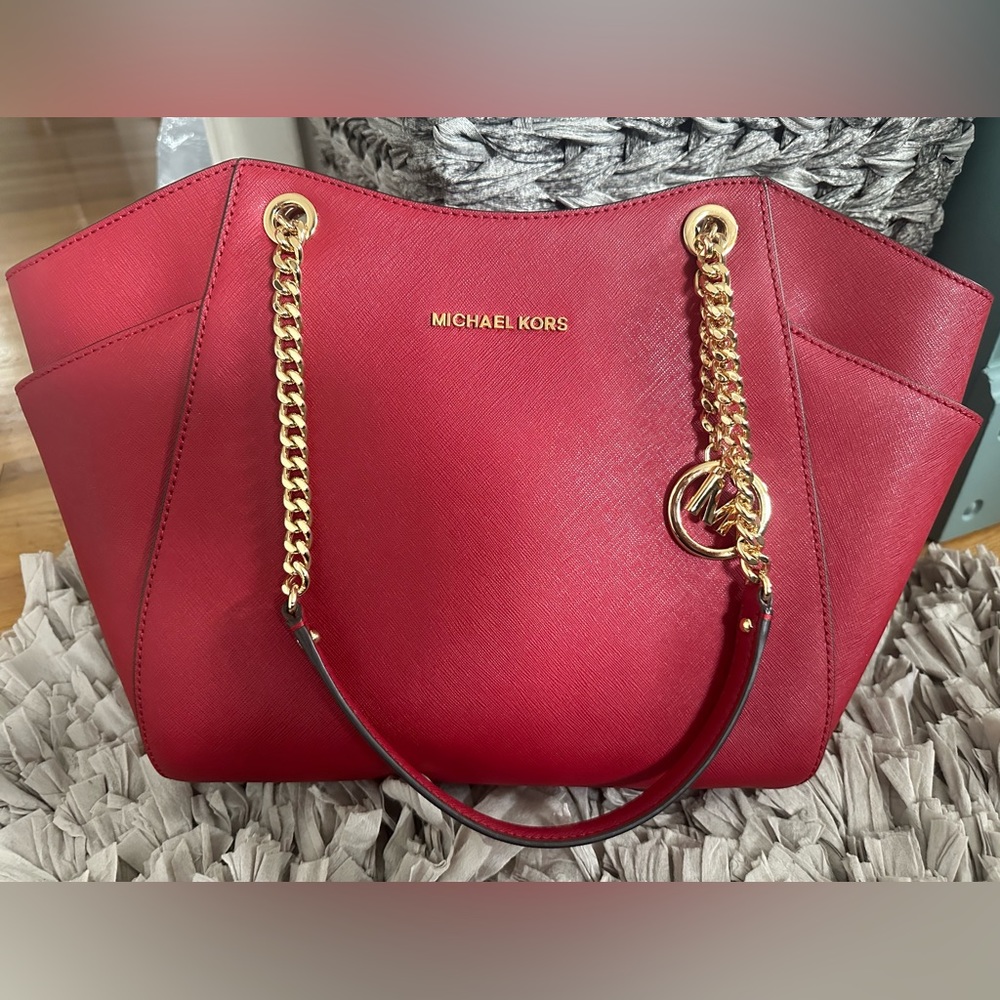 Jet Set Large Saffiano Leather Shoulder Bag